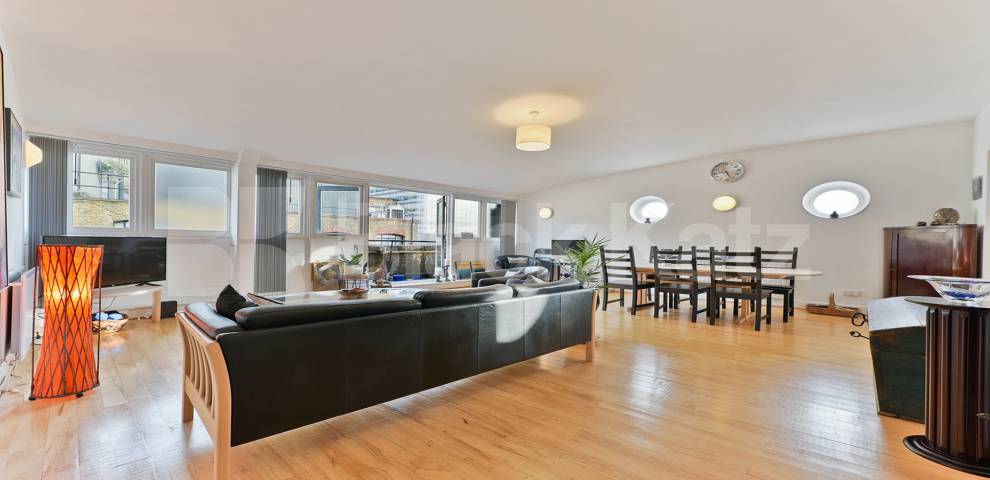 			LET , 2 Bedroom, 2 bath, 1 reception Penthouse			 Lion Court Shand Street, London Bridge